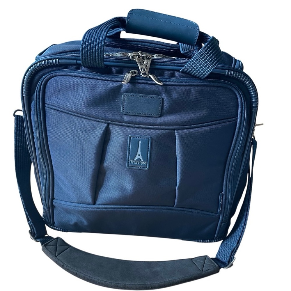 Crew4 by Travelpro Navy Blue Carry-On w/ Wheels - Picture 4 of 16